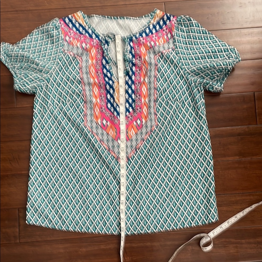 Geometric Patterned Green Top - Picture 6 of 7
